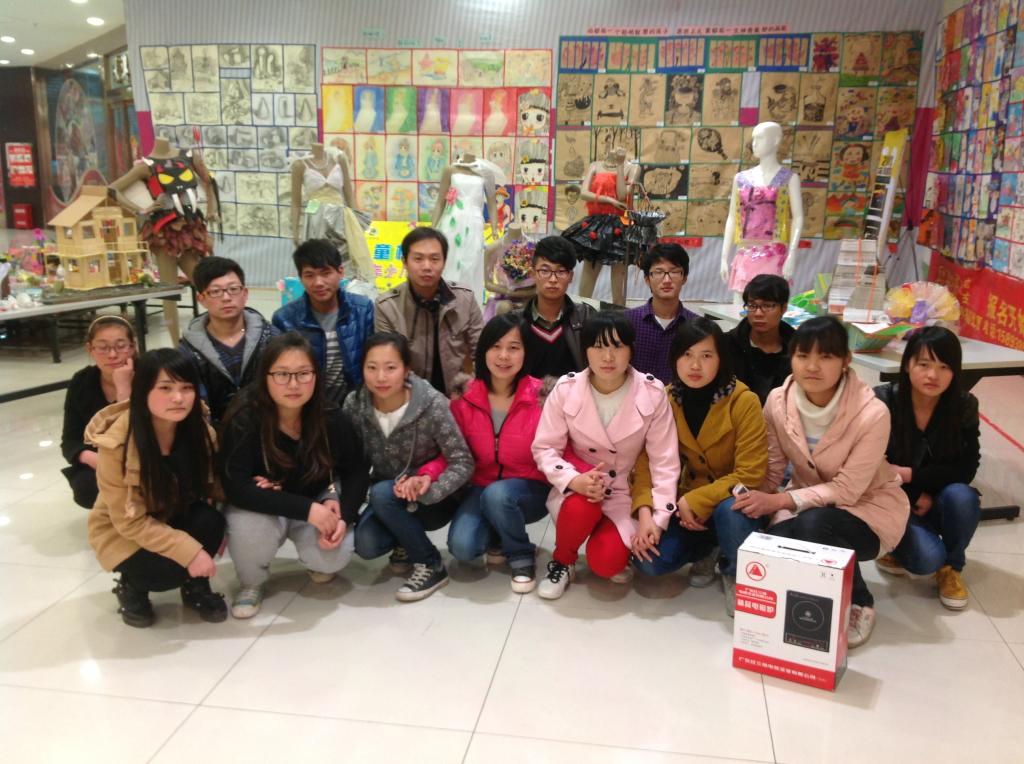 DG娱乐城(中国)唯一官方网站参赛师生留影纪念