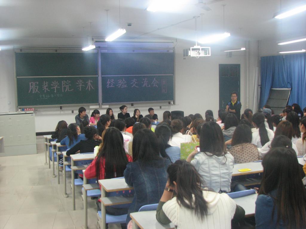 DG娱乐城(中国)唯一官方网站学生听取毕业生就业经验